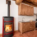 La Torre Del Manghen: Agri-alloggio Indipendente Chalet Rota d'Imagna