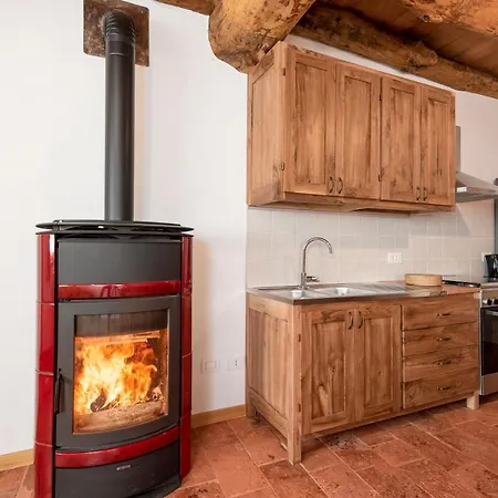 La Torre Del Manghen: Agri-alloggio Indipendente 木屋 罗塔依马格纳